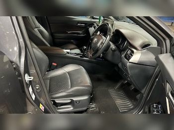 Used Toyota C-HR 2018 for sale - 76291673: Photo 2