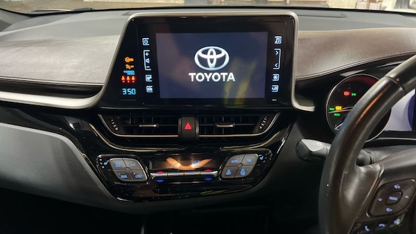 Used Toyota C-HR 2018 for sale - 76291673: Photo 3