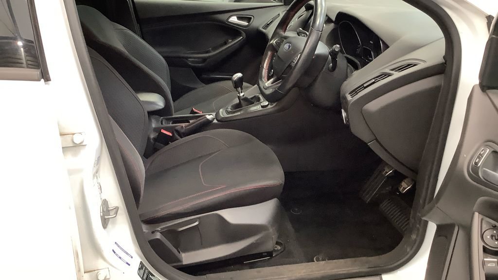 Used Ford Focus 2018 for sale - 76410367: Photo 2