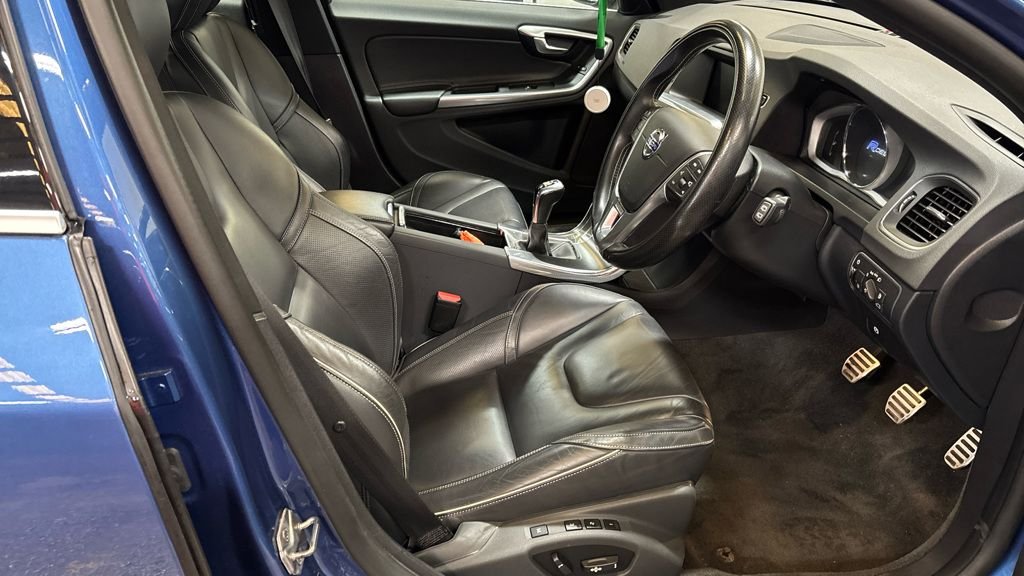 Used Volvo V60 2018 for sale - 76132591: Photo 2