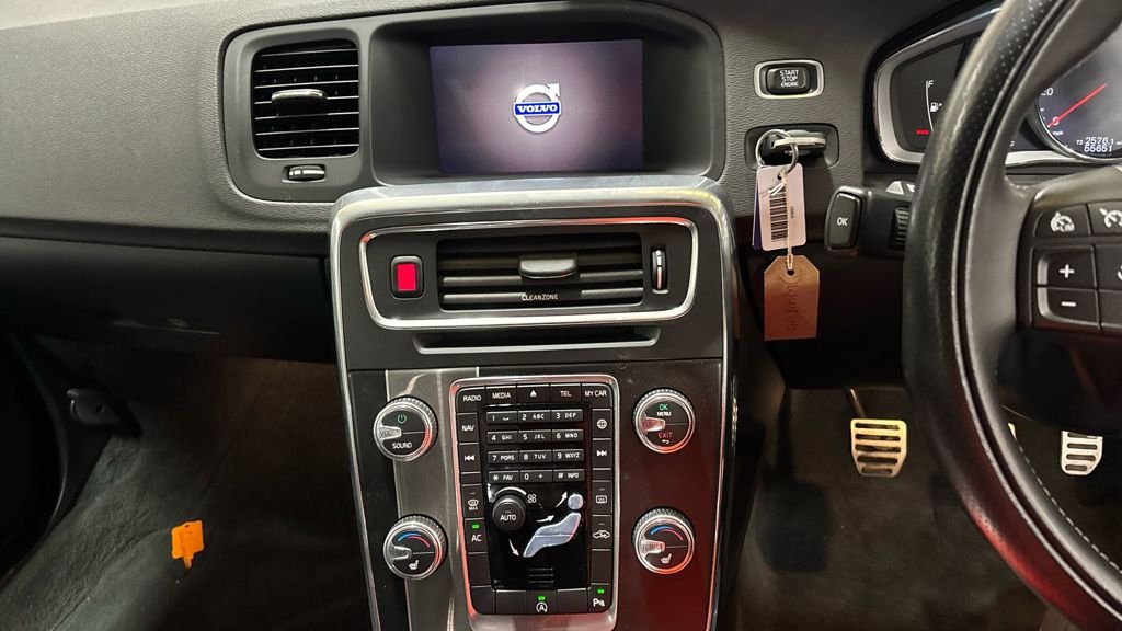 Used Volvo V60 2018 for sale - 76132591: Photo 3