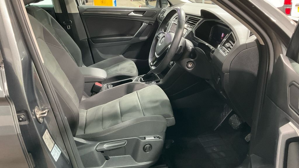 Used Volkswagen Tiguan 2019 for sale - 77609083: Photo 2