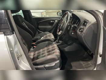 Used Volkswagen Polo 2017 for sale - 76185581: Photo 2