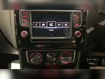 Used Volkswagen Polo 2017 for sale - 76185581: Photo 3