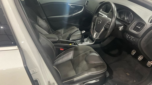 Used Volvo V40 2018 for sale - 76235602: Photo 2
