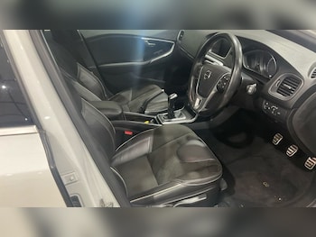 Used Volvo V40 2018 for sale - 76235602: Photo 2