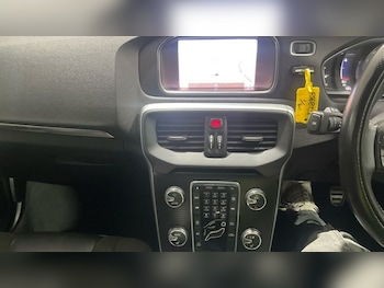 Used Volvo V40 2018 for sale - 76235602: Photo 3