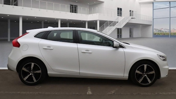 Used Volvo V40 2018 for sale - 76235602: Photo 8