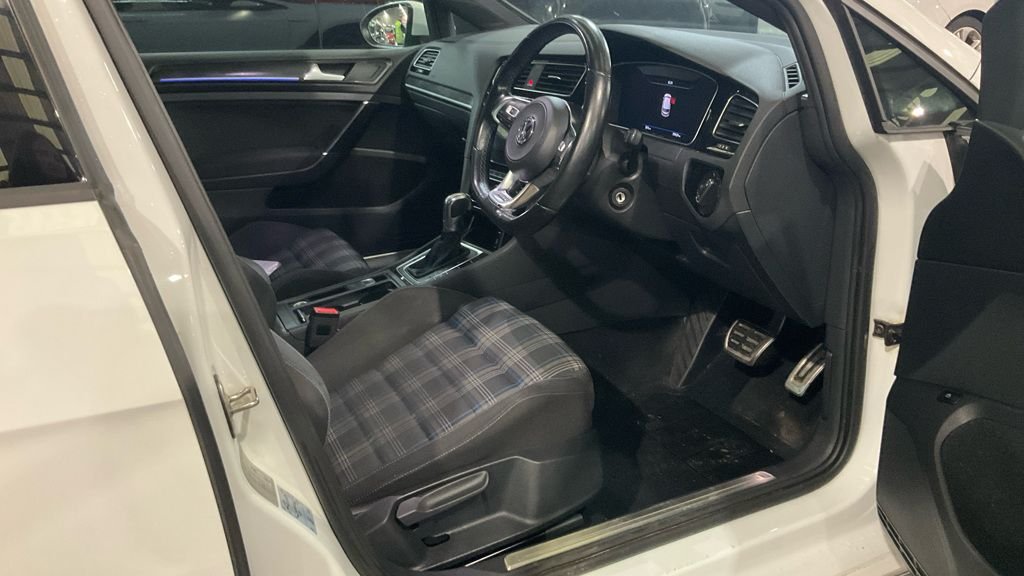 Used Volkswagen Golf 2018 for sale - 76372521: Photo 2