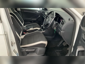 Used Volkswagen T-Roc 2018 for sale - 75573195: Photo
