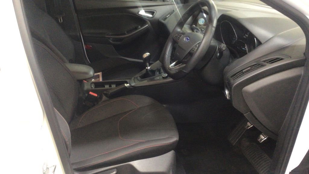 Used Ford Focus 2017 for sale - 76291549: Photo 2