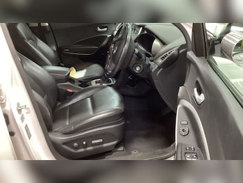 Used Hyundai Santa Fe 2016 for sale - 79584633: Photo