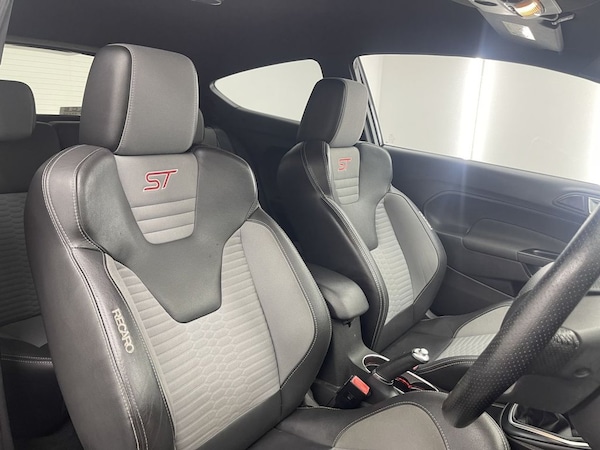 Used Ford Fiesta 2017 for sale - 76105428: Photo 2