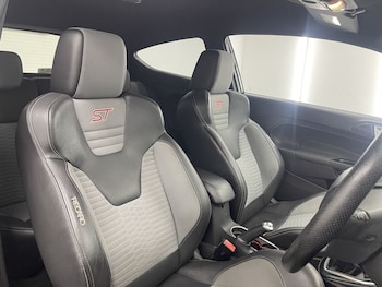 Used Ford Fiesta 2017 for sale - 76105428: Photo 2