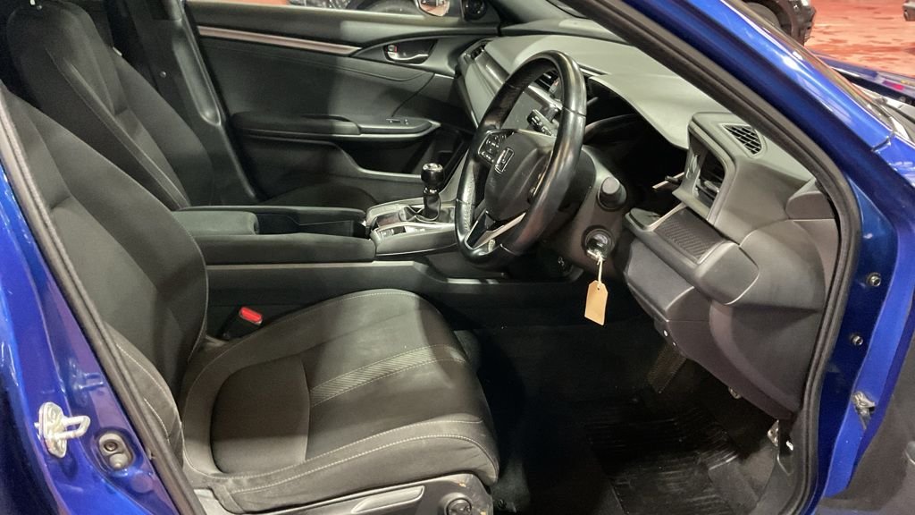 Used Honda Civic 2018 for sale - 77976285: Photo 2