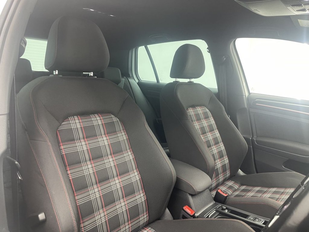 Used Volkswagen Golf 2018 for sale - 76454650: Photo 2