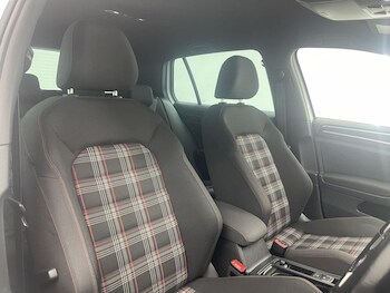 Used Volkswagen Golf 2018 for sale - 76454650: Photo