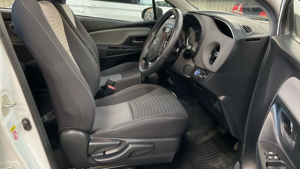 Used Toyota Yaris 2017 for sale - 77991201: Photo 2