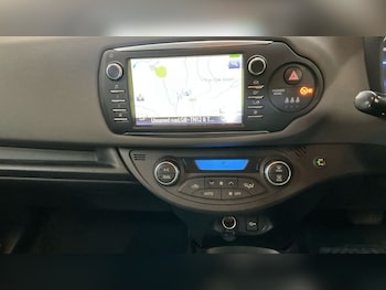 Used Toyota Yaris 2017 for sale - 77991201: Photo