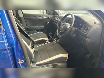Used Volkswagen T-Roc 2018 for sale - 75716697: Photo