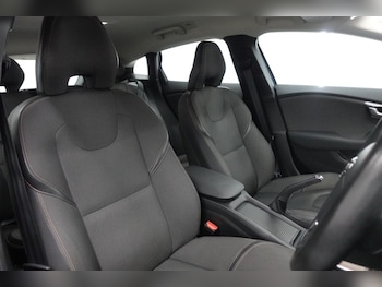 Used Volvo V40 2017 for sale - 79584492: Photo