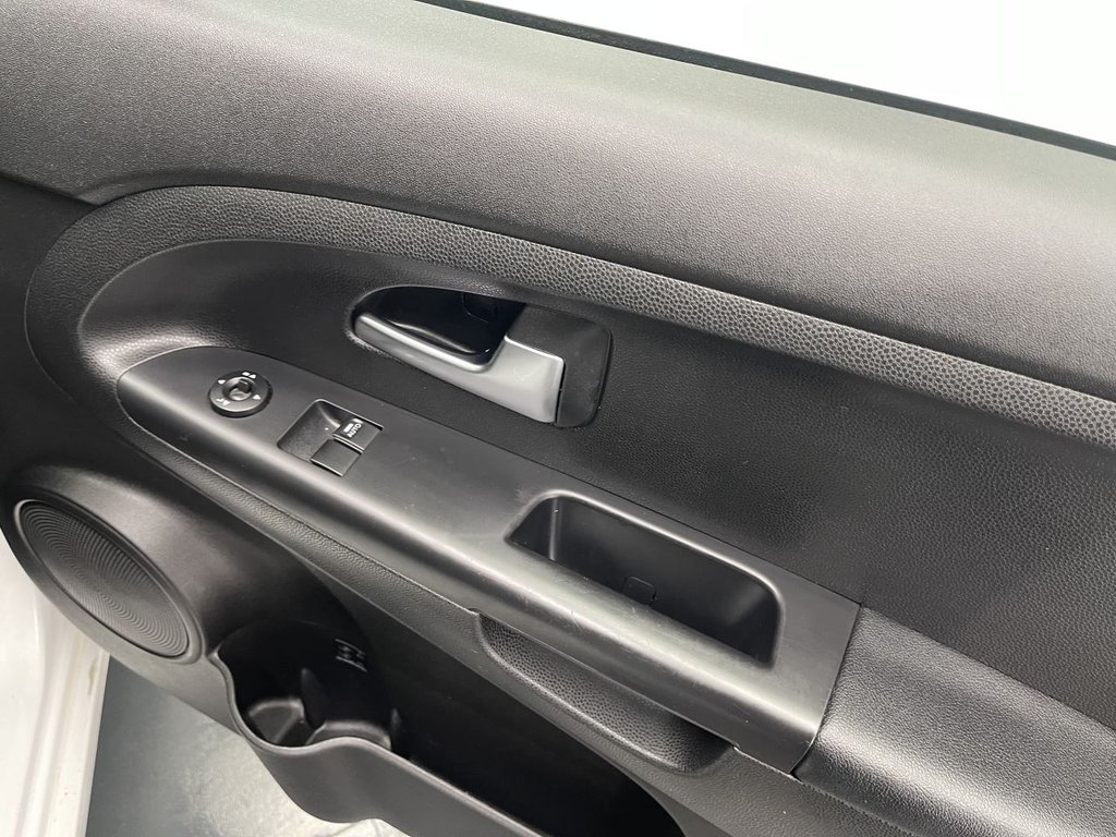 Used Kia Venga 2011 for sale - 77302025: Photo 18