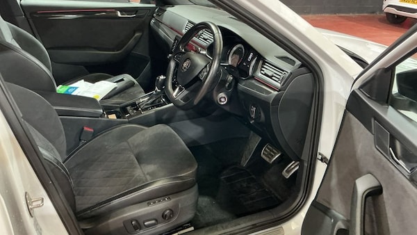 Used Skoda Superb 2019 for sale - 76291857: Photo 2