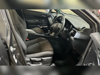 Used Toyota C-HR 2020 for sale - 79598820: Photo