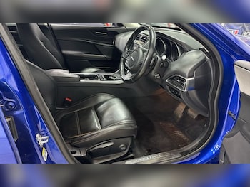 Used Jaguar XE 2017 for sale - 76132623: Photo 2