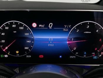 Used Mercedes-Benz V-Class 2024 for sale - 76216612: Photo