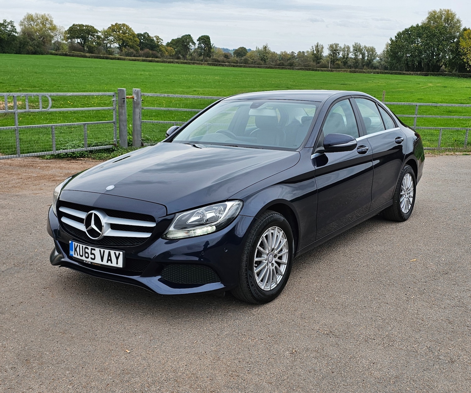 Used Mercedes-Benz C Class 2015 for sale - 76378914: Photo 3