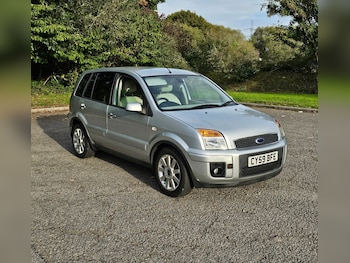 2009 (59) - 1.6 Titanium 5dr
