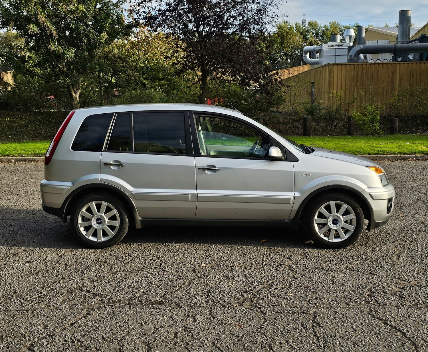 Used Ford Fusion 2009 for sale - 76119342: Photo 2