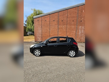 Used Hyundai i20 2011 for sale - 79301897: Photo