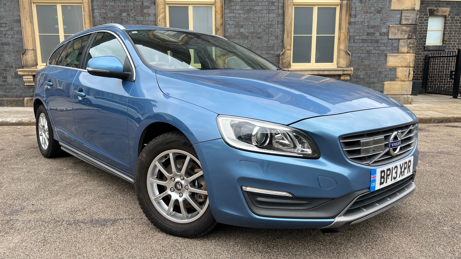 Used Volvo V60 2013 for sale - 76344718: Photo 2