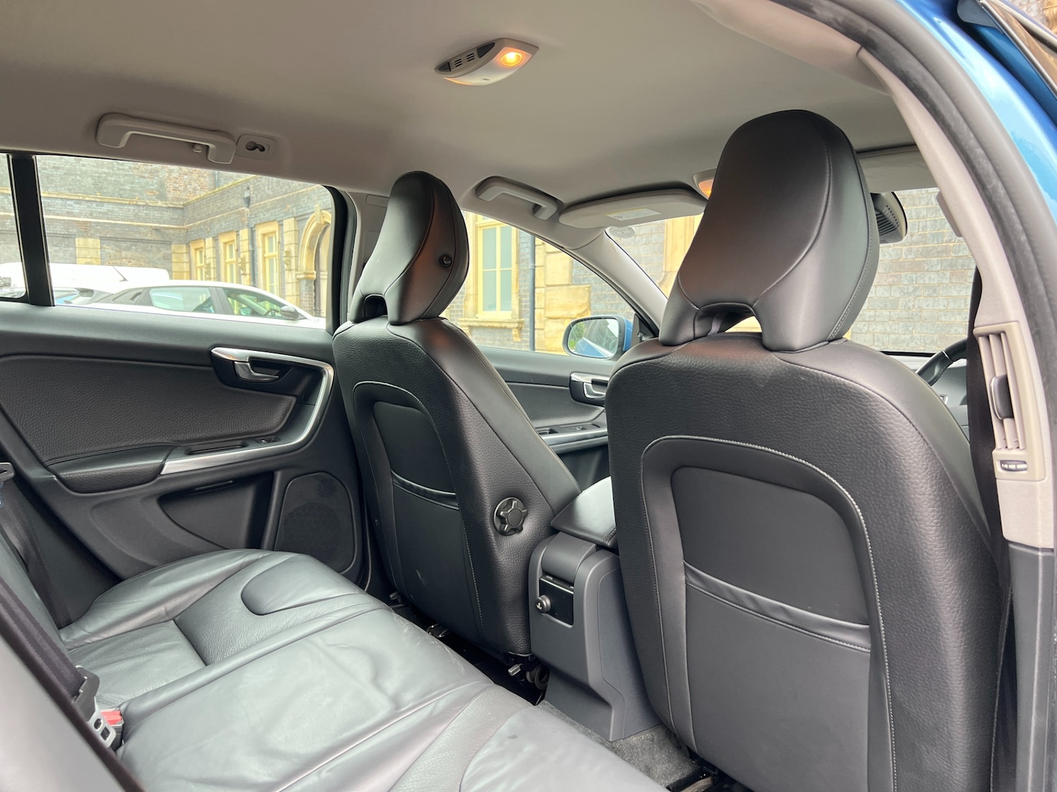 Used Volvo V60 2013 for sale - 76344718: Photo 24