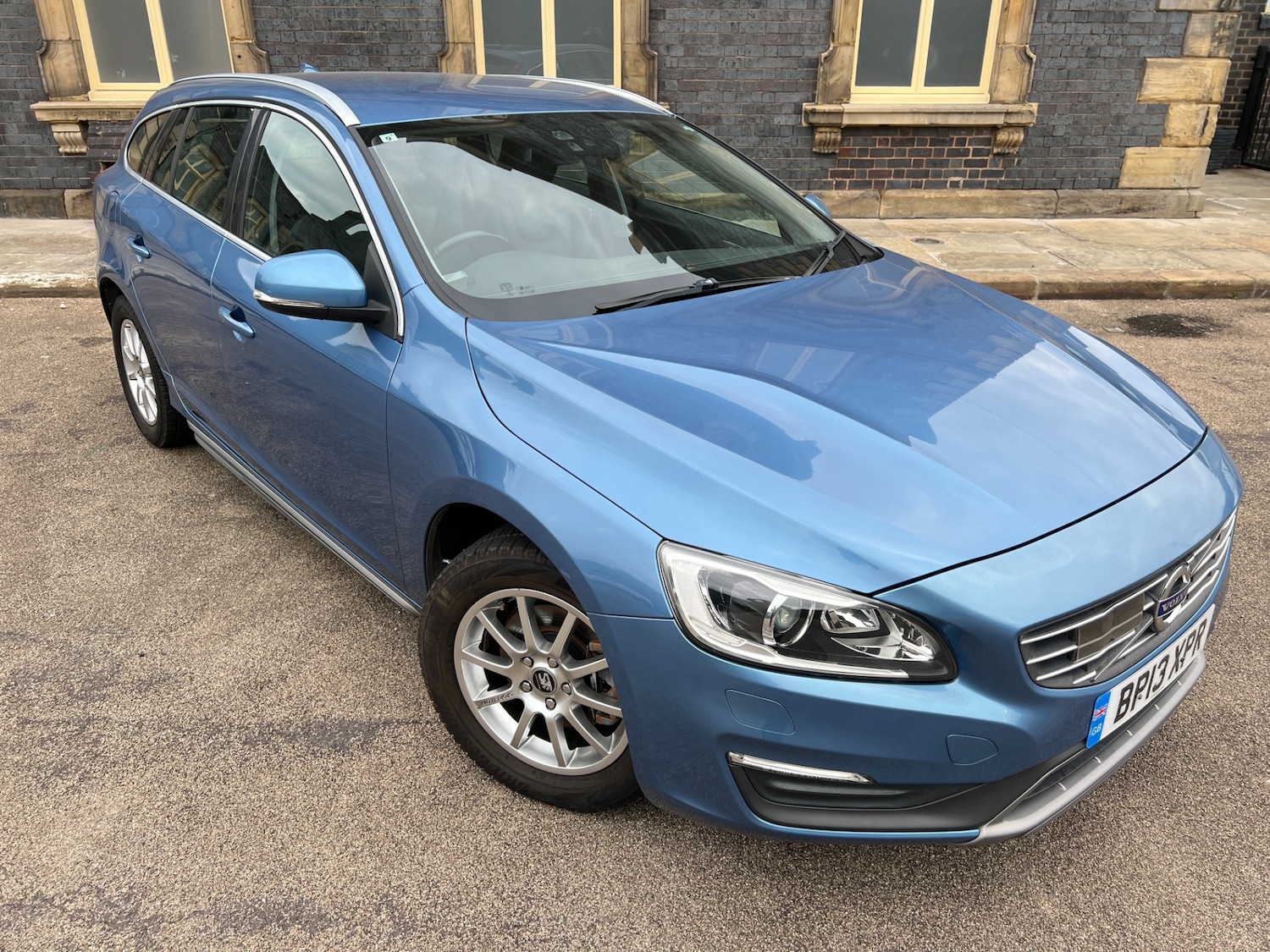 Used Volvo V60 2013 for sale - 76344718: Photo 3