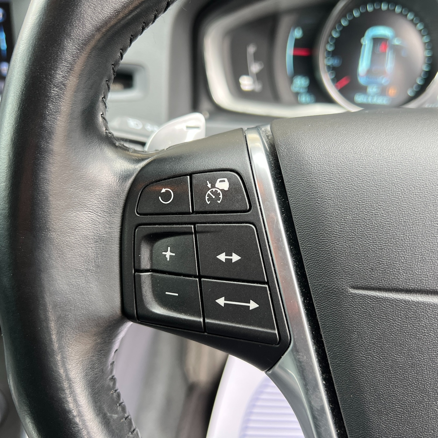 Used Volvo V60 2013 for sale - 76344718: Photo 31