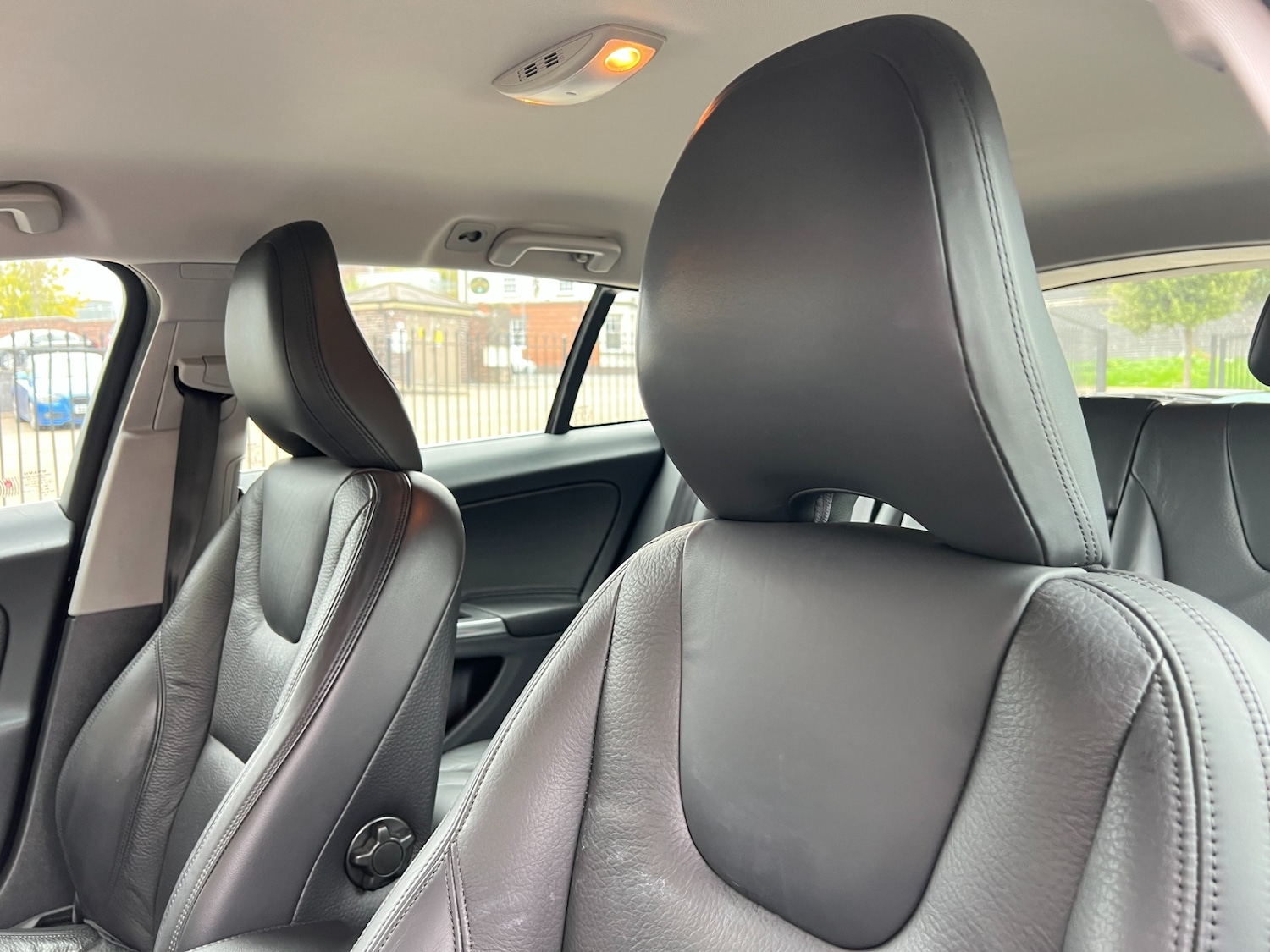 Used Volvo V60 2013 for sale - 76344718: Photo 34