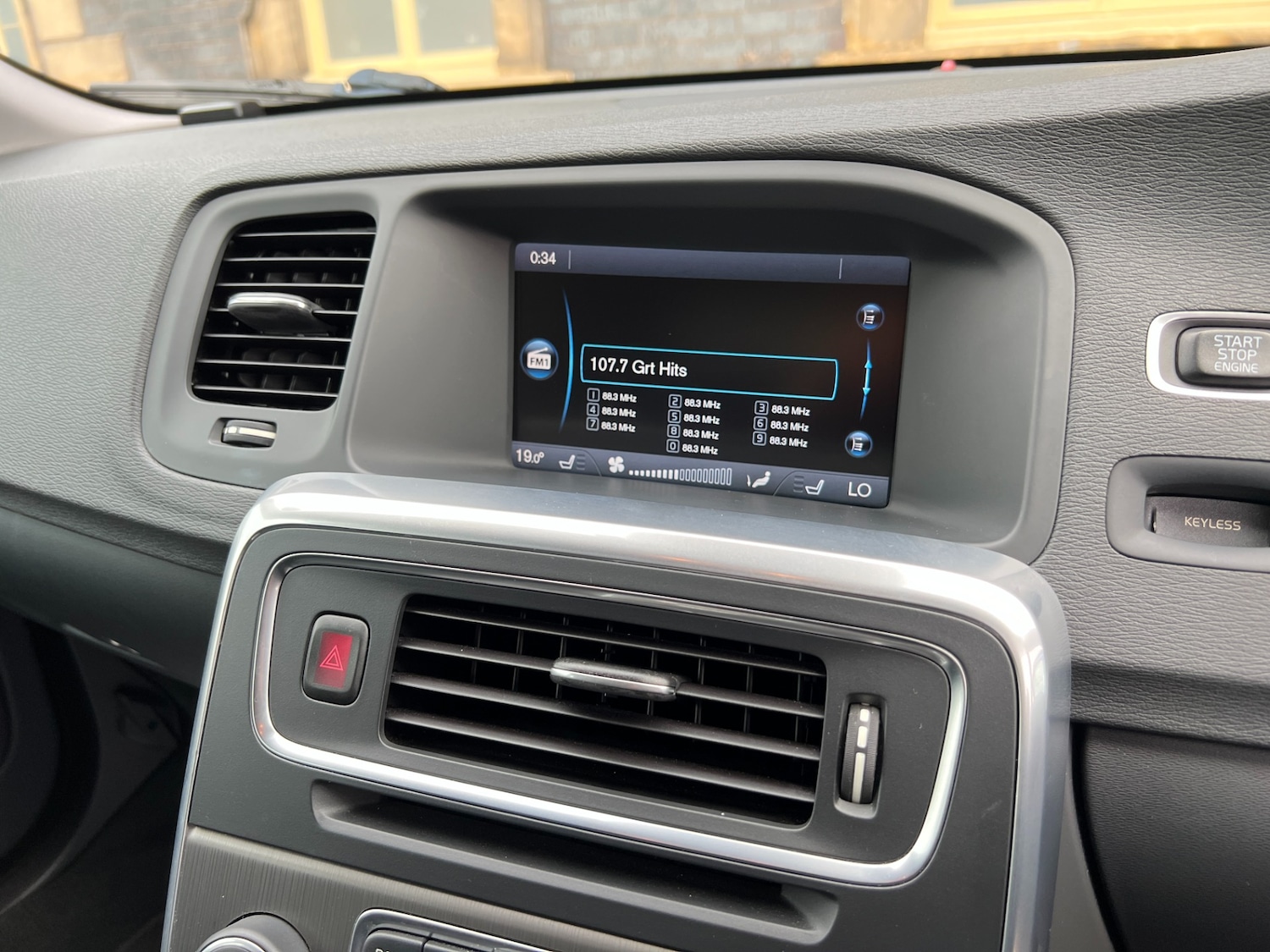 Used Volvo V60 2013 for sale - 76344718: Photo 38