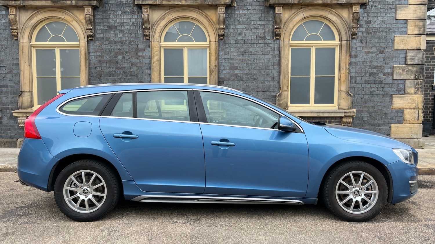 Used Volvo V60 2013 for sale - 76344718: Photo 4