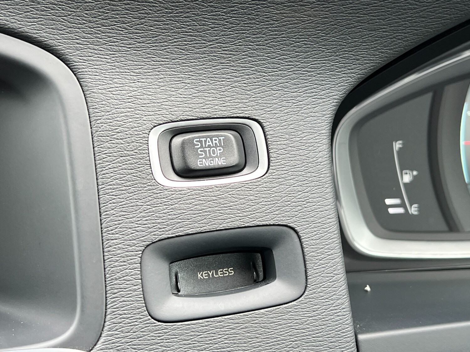 Used Volvo V60 2013 for sale - 76344718: Photo 51