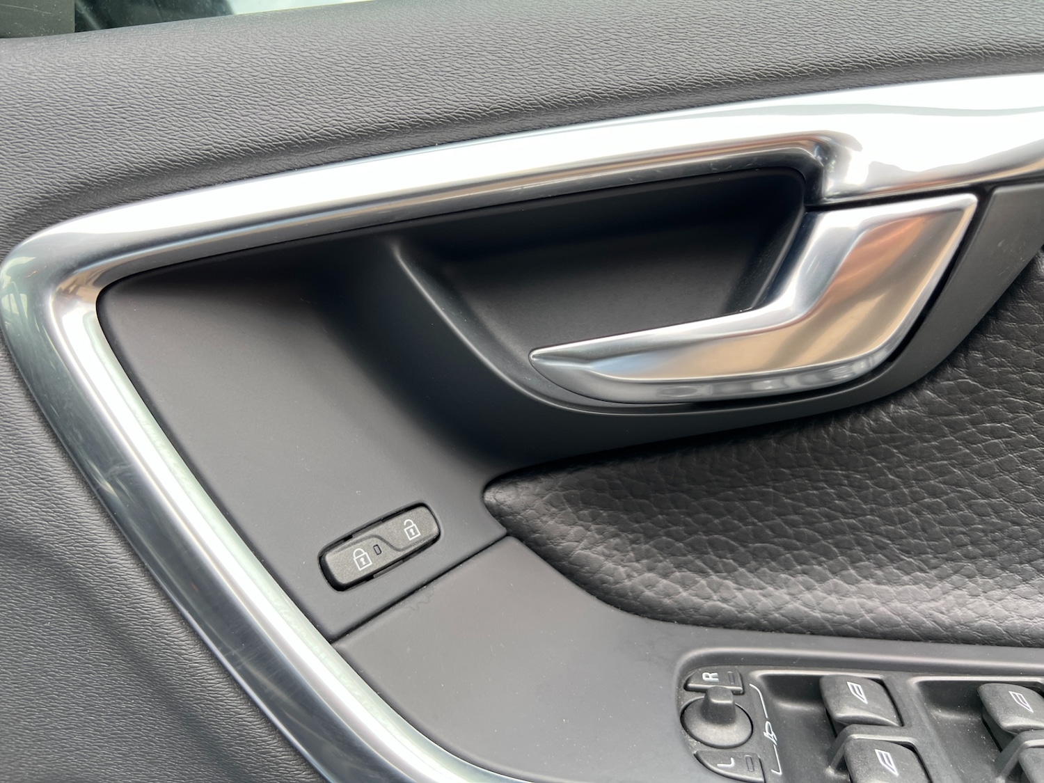 Used Volvo V60 2013 for sale - 76344718: Photo 57
