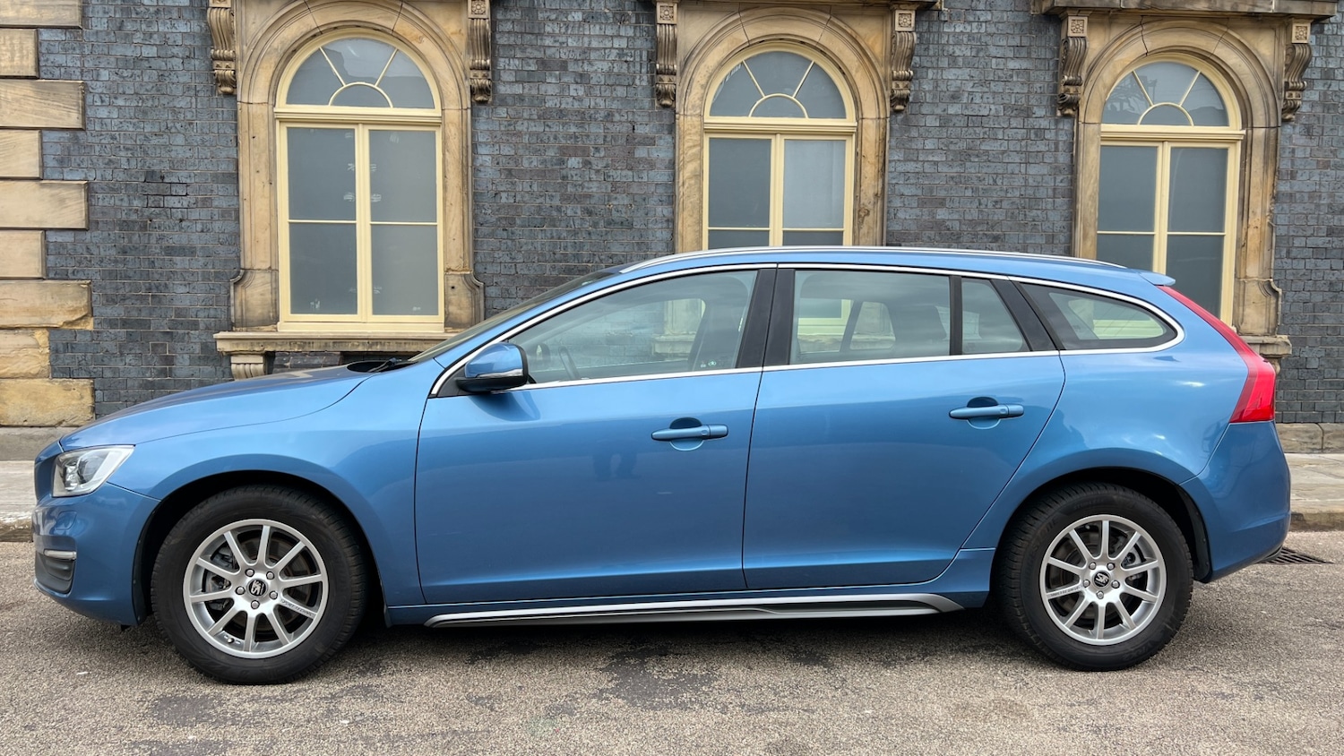 Used Volvo V60 2013 for sale - 76344718: Photo 8