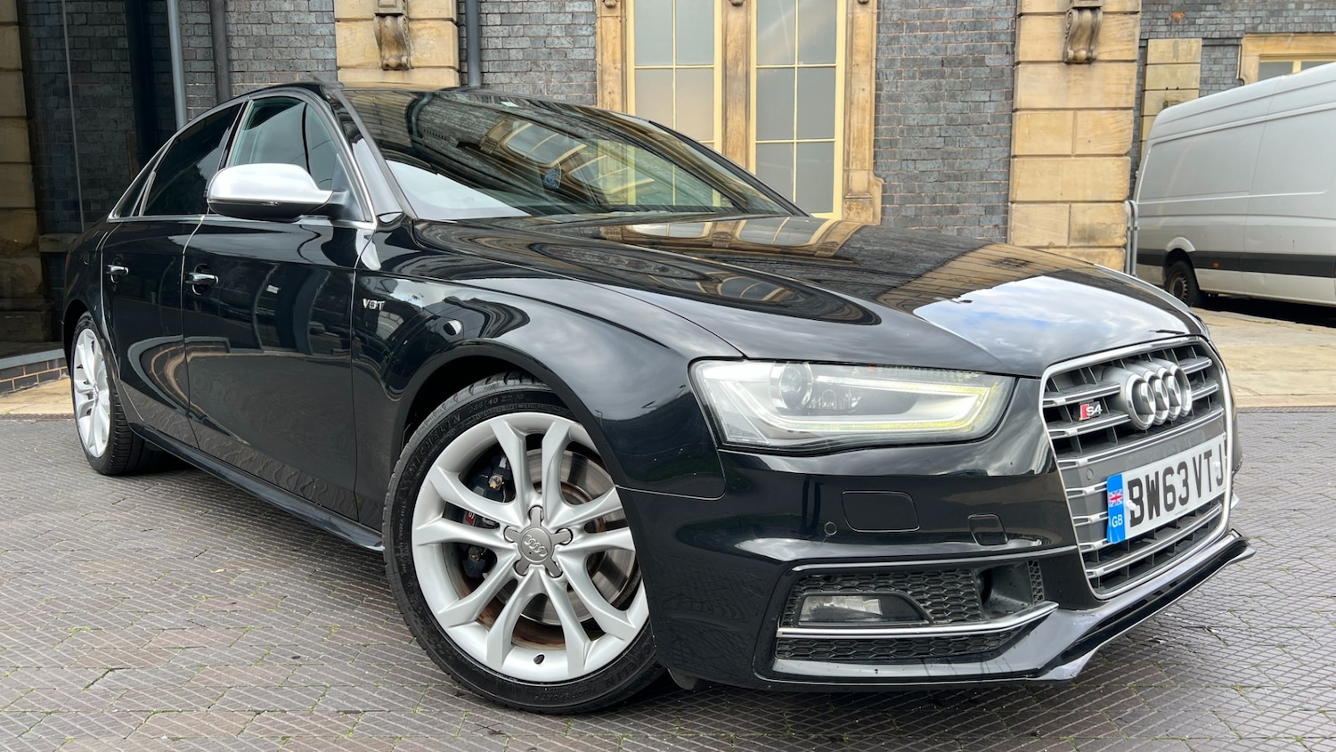 Used Audi A4 2013 for sale - 76344275: Photo 2