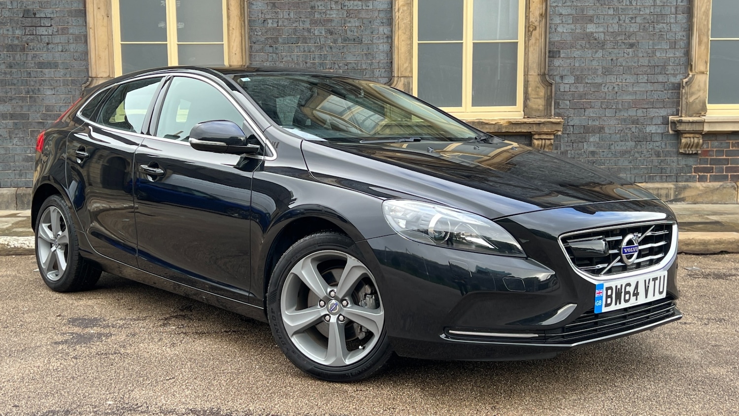 Used Volvo V40 2014 for sale - 76452464: Photo 1