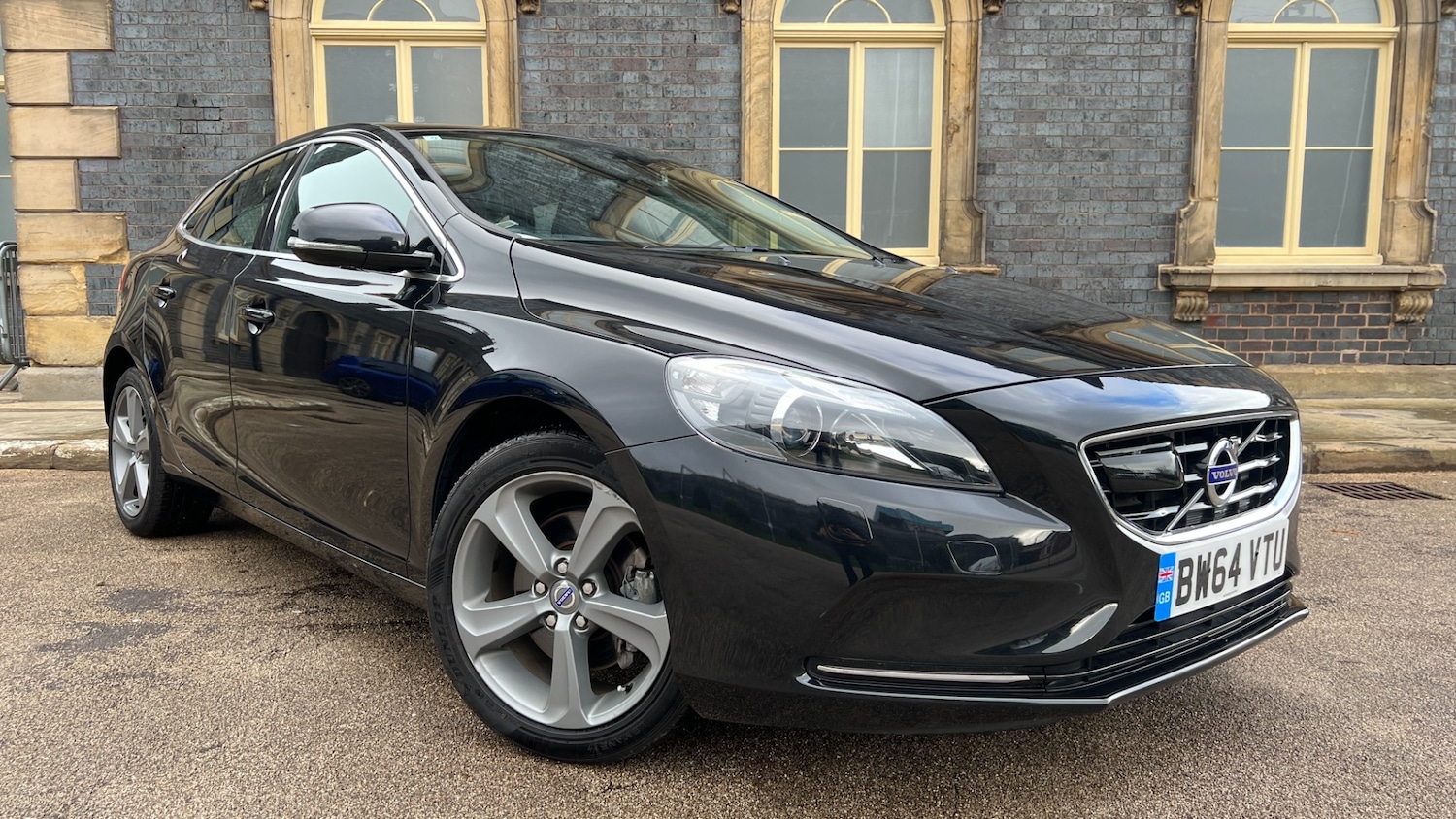 Used Volvo V40 2014 for sale - 76452464: Photo 2