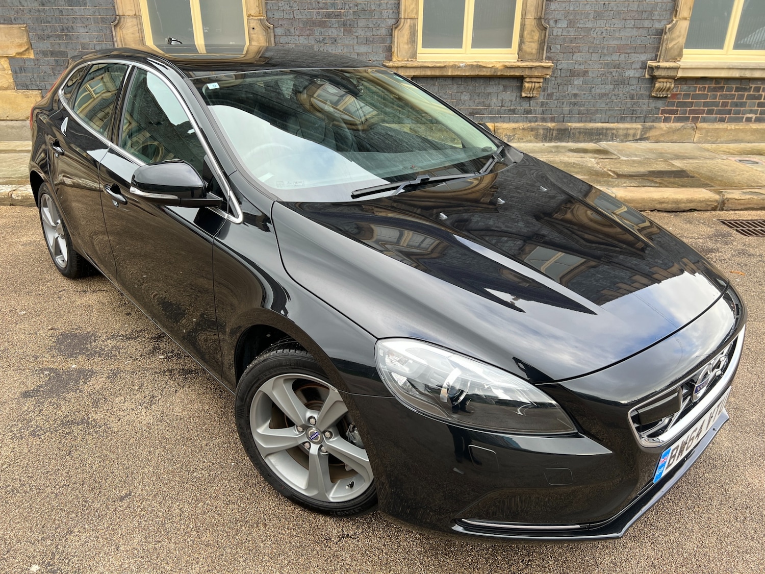 Used Volvo V40 2014 for sale - 76452464: Photo 3