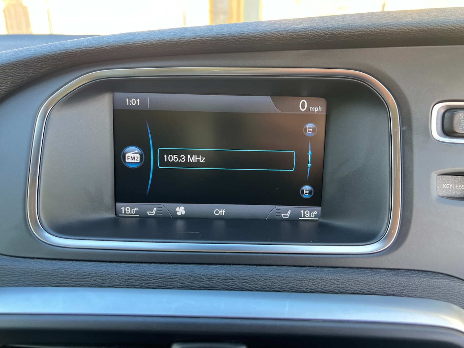 Used Volvo V40 2014 for sale - 76452464: Photo 37