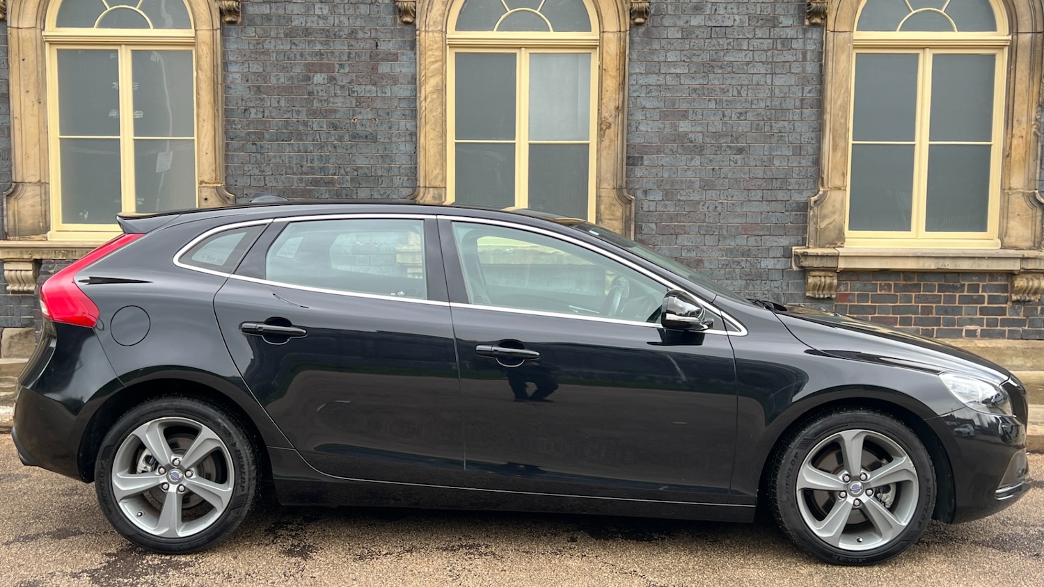 Used Volvo V40 2014 for sale - 76452464: Photo 4